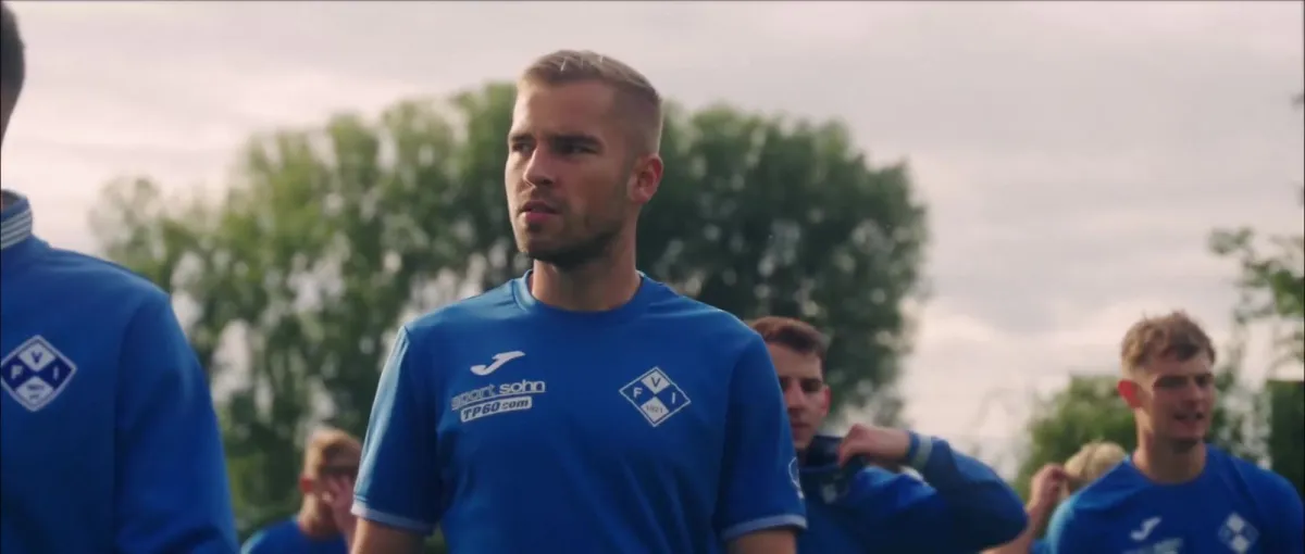 Standbild aus dem Imagefilm für den FV Illertissen: Spieler im Trikot